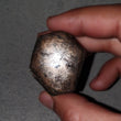 स्टार गोल्डन ब्राउन चॉकलेट नीलम रत्न छड़ी: 476.90cts प्राकृतिक अनुपचारित कच्चे नीलम नमूना 6Ray स्टार छड़ी 37*31mm