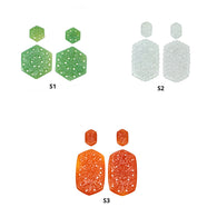 नारंगी हरा और दूधिया ओनिक्स रत्न नक्काशी: प्राकृतिक रंग बढ़ाया ओनिक्स हाथ नक्काशीदार षट्भुज 4pcs सेट