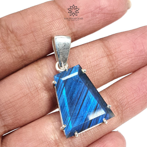 Blue Labradorite Faceted Pendant 5.76gms