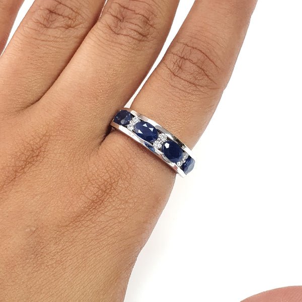 Blue Sapphire Faceted Silver Ring: 4.31gms Natural Untreated Sapphire Oval Faceted Cut 925 Sterling Silver With CZ Bezel Set Ring 7.5 US