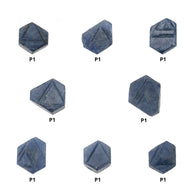 रिकॉर्ड कीपर नीला नीलम रत्न क्रिस्टल: प्राकृतिक बिना गरम किया हुआ त्रिभुज आकार का नीलम रफ नमूना