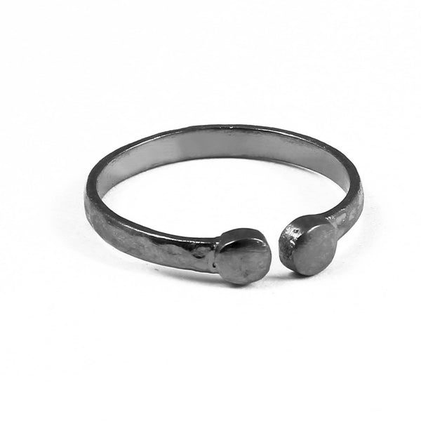 पीतल काले ऑक्सीकरण मढ़वाया हथौड़ा बनावट समर्थन समायोज्य अंगूठी कच्चे पीतल की अंगूठी निर्माण घटक अंगूठी DIY बोहो अंगूठी बैंड हस्तनिर्मित अंगूठी