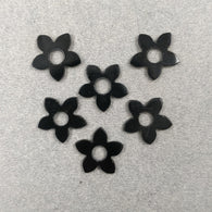 काले ओनिक्स रत्न फूल नक्काशी: 13.04cts प्राकृतिक रंग बढ़ाया ओनिक्स रत्न हाथ नक्काशीदार फूल आकार 15 मिमी 6pcs गहने के लिए बहुत कुछ